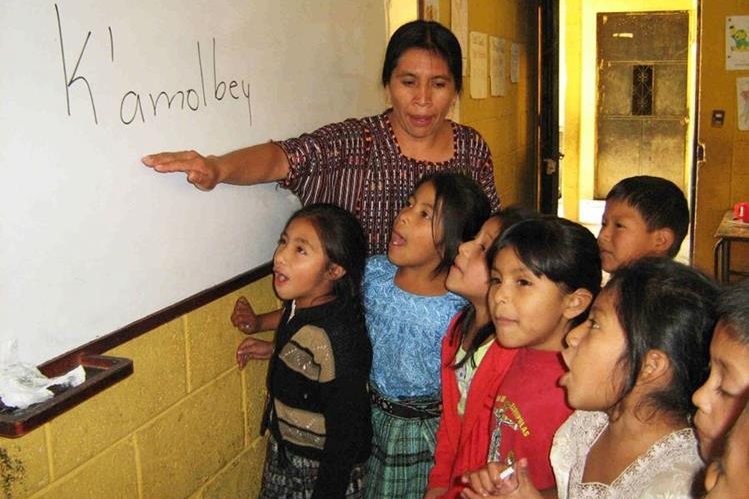 La profesionalizaciÃ³n de los docentes tambiÃ©n se incluye en las prioridades del Mineduc para mejorar la calidad educativa. (Foto Prensa Libre: Hemeroteca PL)