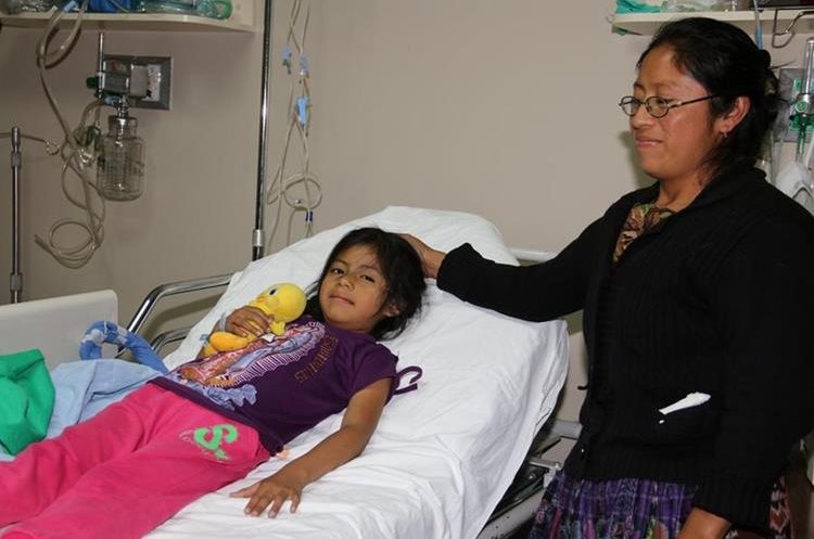  La mayor parte de pacientes que fueron atendidos en la jornada médica en Patzún, Chimaltenango, son niños. (Foto Prensa Libre: Cortesía) 