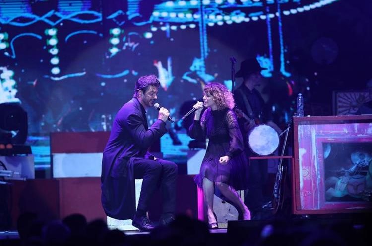 Ricardo Arjona y Gaby Moreno fueron ovacionados durante la velada musical que se realizó en el Hotel Camino Real. (Foto Prensa Libre: Keneth Cruz)